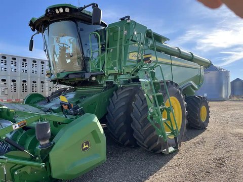 Main image for Used 2024 John Deere X9 1100 Combine