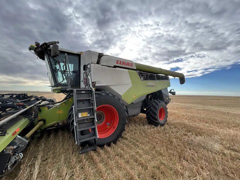 Main image for Used 2020 CLAAS LEXION 6800 Combine