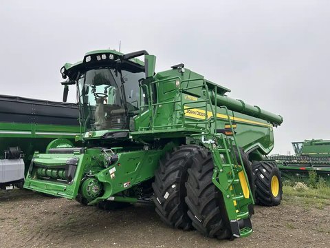 Main image for Used 2025 John Deere X9 1000 Combine