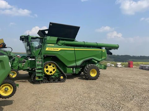 Main image for Used 2025 John Deere X9 1000 Combine