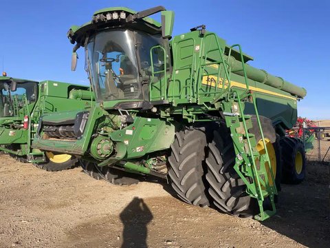 Main image for Used 2023 John Deere X9 1000 Combine