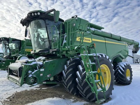 Main image for Used 2023 John Deere X9 1000 Combine