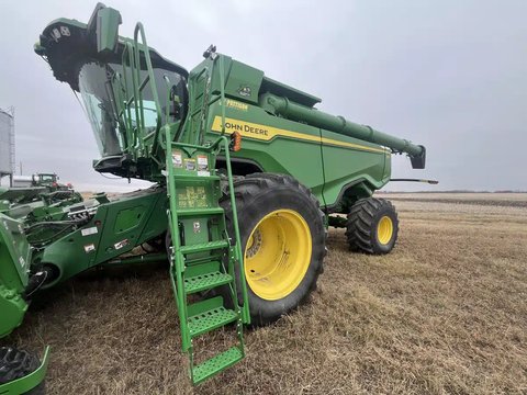 Main image for Used 2022 John Deere X9 1100 Combine