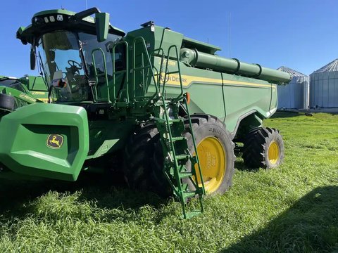 Main image for Used 2023 John Deere X9 1100 Combine