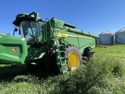 Main image for Used 2023 John Deere X9 1100 Combine