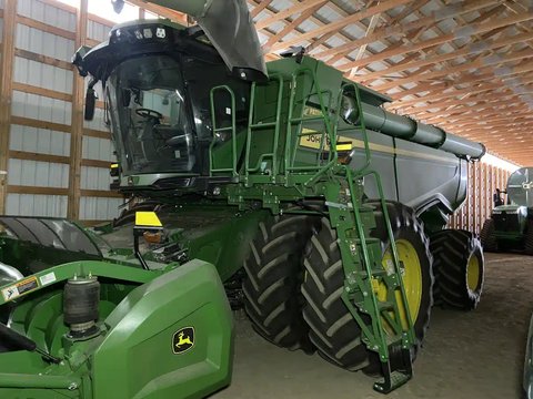 Main image for Used 2024 John Deere X9 1000 Combine
