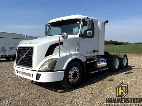 Main image for Used 2007 Volvo VNL Tandem Day Cab Semi Truck Semi-Truck
