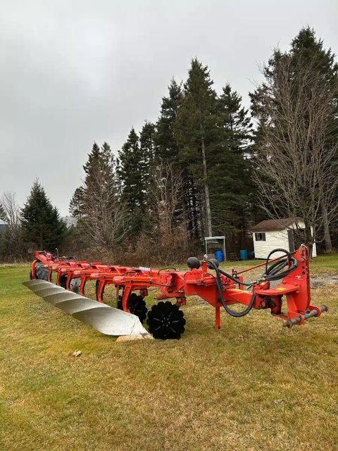 Main image for Used 2004 Kuhn VARI-LANDER 6 Plow