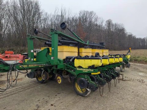 Main image for Used 2002 John Deere 1770 Planter