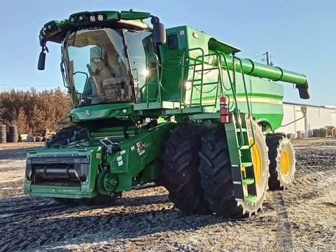 Main image for Used 2023 John Deere S780 Combine