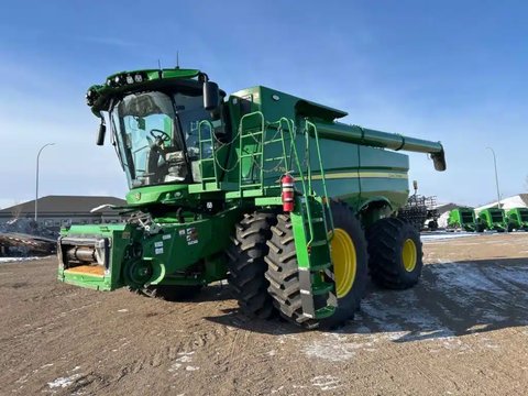 Main image for 2024 John Deere S780 Combine