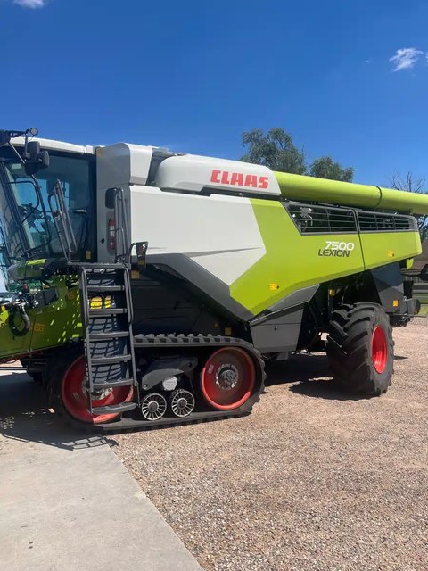 Main image for Used 2023 CLAAS LEXION 7500 Combine