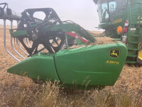 Main image for Used 2015 John Deere 635FD Rigid Head