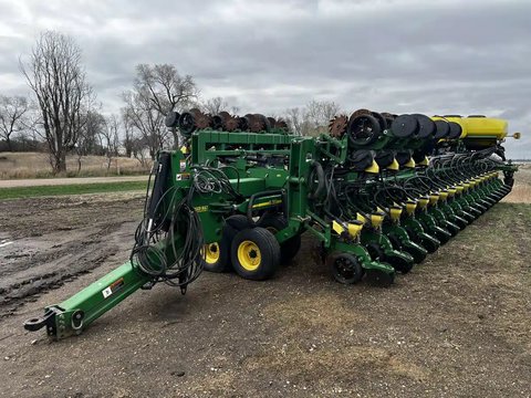 Main image for Used 2010 John Deere DB120 Planter