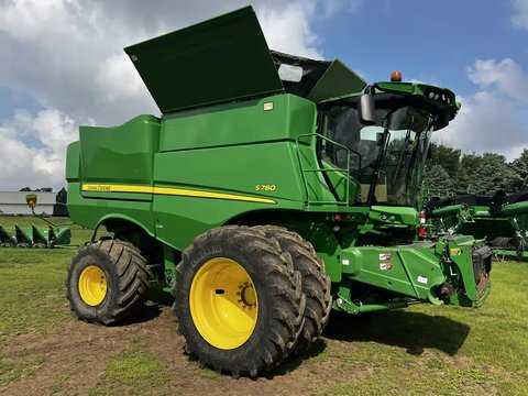 Main image for Used 2018 John Deere S780 Combine