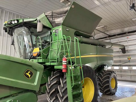 Main image for 2023 John Deere S780 Combine