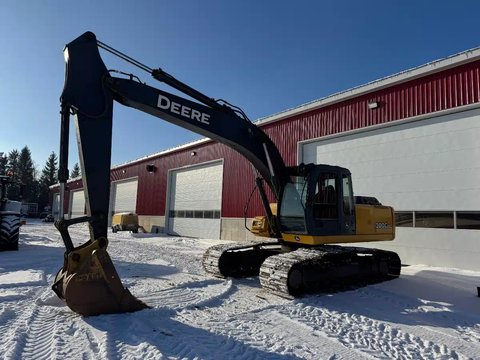 Main image for Used 2000 John Deere 200C LC Excavator