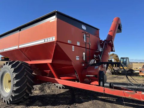 Main image for Used 2002 Parker 938 Grain Cart