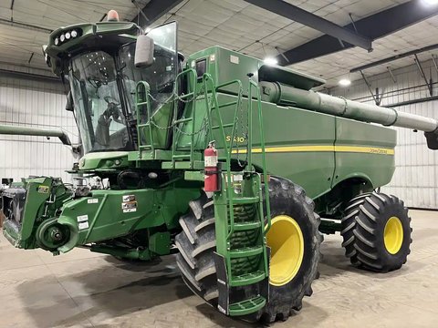Main image for Used 2015 John Deere S680 Combine