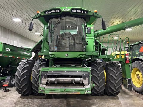 Main image for Used 2015 John Deere S680 Combine