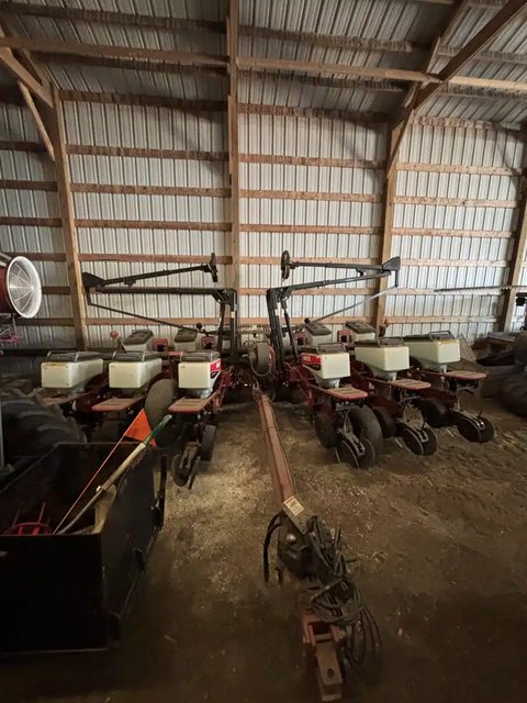 Main image for Used 2005 Oliver 8200 Planter