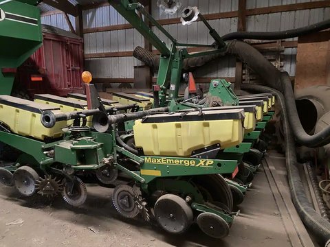Main image for 2011 John Deere 1760 Planter