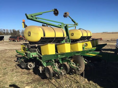 Main image for 2011 John Deere 1760 Planter