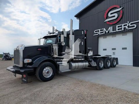 Main image for Used 2015 Peterbilt 367 Semi-Truck