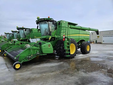 Main image for 2015 John Deere S680 Combine