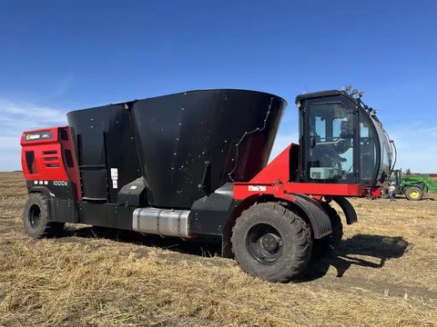 Main image for New 2025 Highline Self-Propelled TMR Feed Mixer Amx1000s Cement Mixer