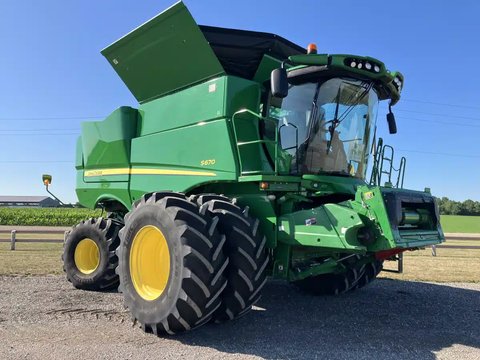 Main image for Used 2016 John Deere S670 Combine