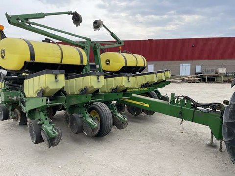 Main image for Used 2012 John Deere 1760 Planter