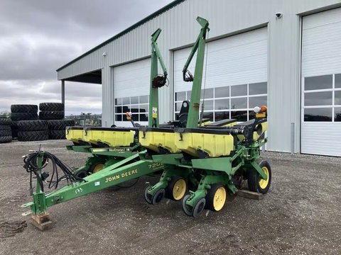Main image for Used 1992 John Deere 7200 Planter