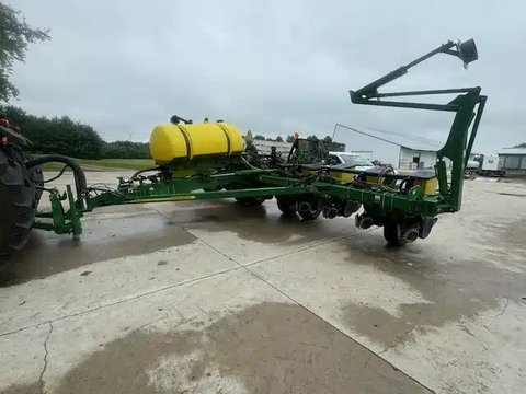 Main image for Used 2009 John Deere 1770NT Planter