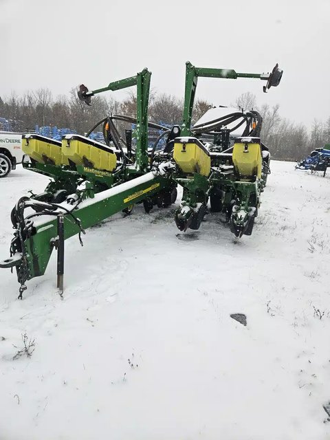 Main image for Used 2002 John Deere 1760NT Planter