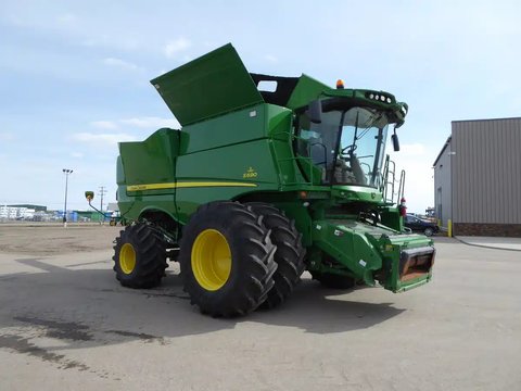 Main image for Used 2014 John Deere S690 Combine