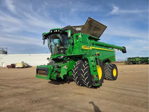Main image for Used 2025 John Deere S7 800 Combine