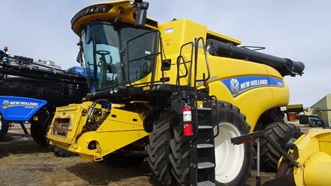 Main image for Used 2017 New Holland CR9.90Z Combine