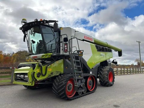 Main image for Used 2020 CLAAS LEXION 8800TT Combine