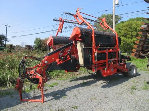 Main image for Used 2014 Kuhn MERGE MAXX 900 Windrow Merger