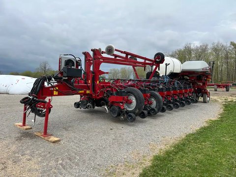 Main image for Used 2015 Case IH 1255 EARLY RISER 24 ROW PLANTER Planter