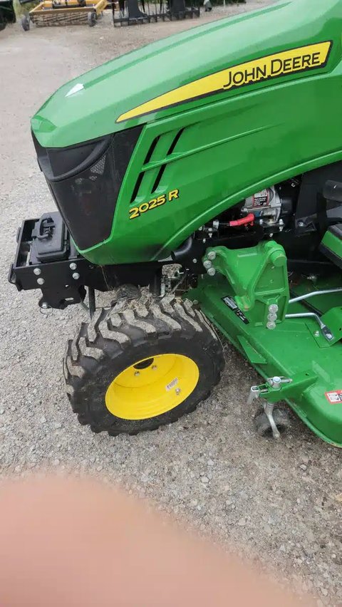 Main image for Used 2022 John Deere 2025R Tractor