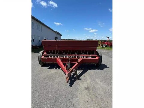Main image for Used International Harvester 5100 Drill