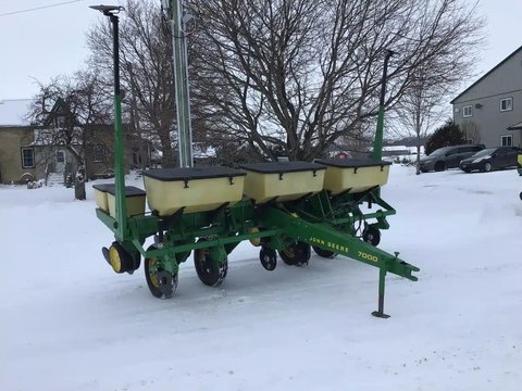 Main image for John Deere 7000 Planter