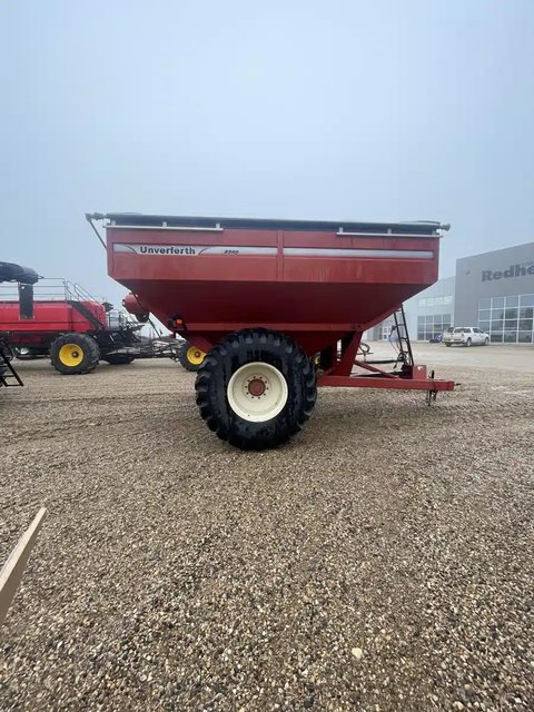 Main image for Used 2006 Case IH 8250 Grain Cart