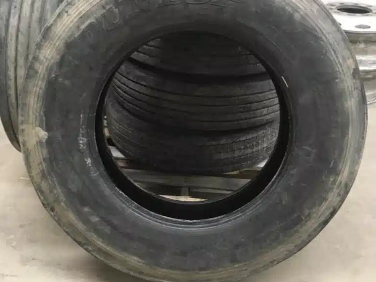 Dunlop 24.5" Tires & Rims Pneus