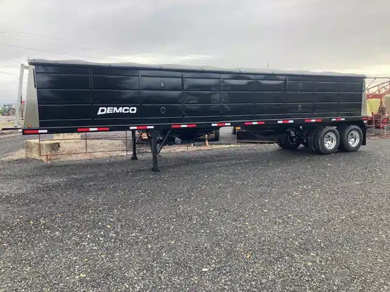2026 Demco ST6223 camion de grain