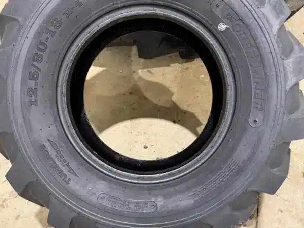 12.5/80-18 R4 Pneus