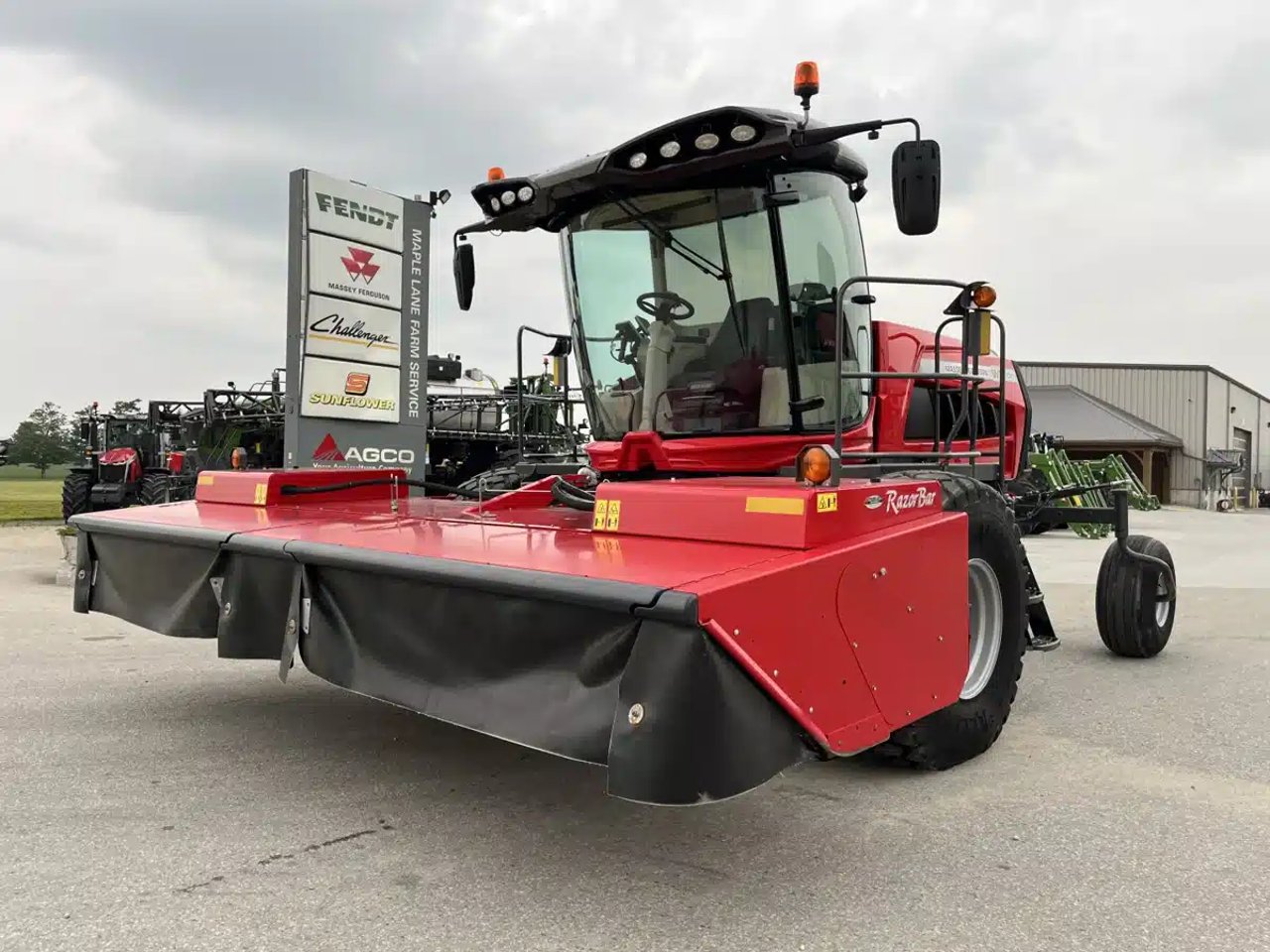 2025 Massey Ferguson WR235 Andaineur