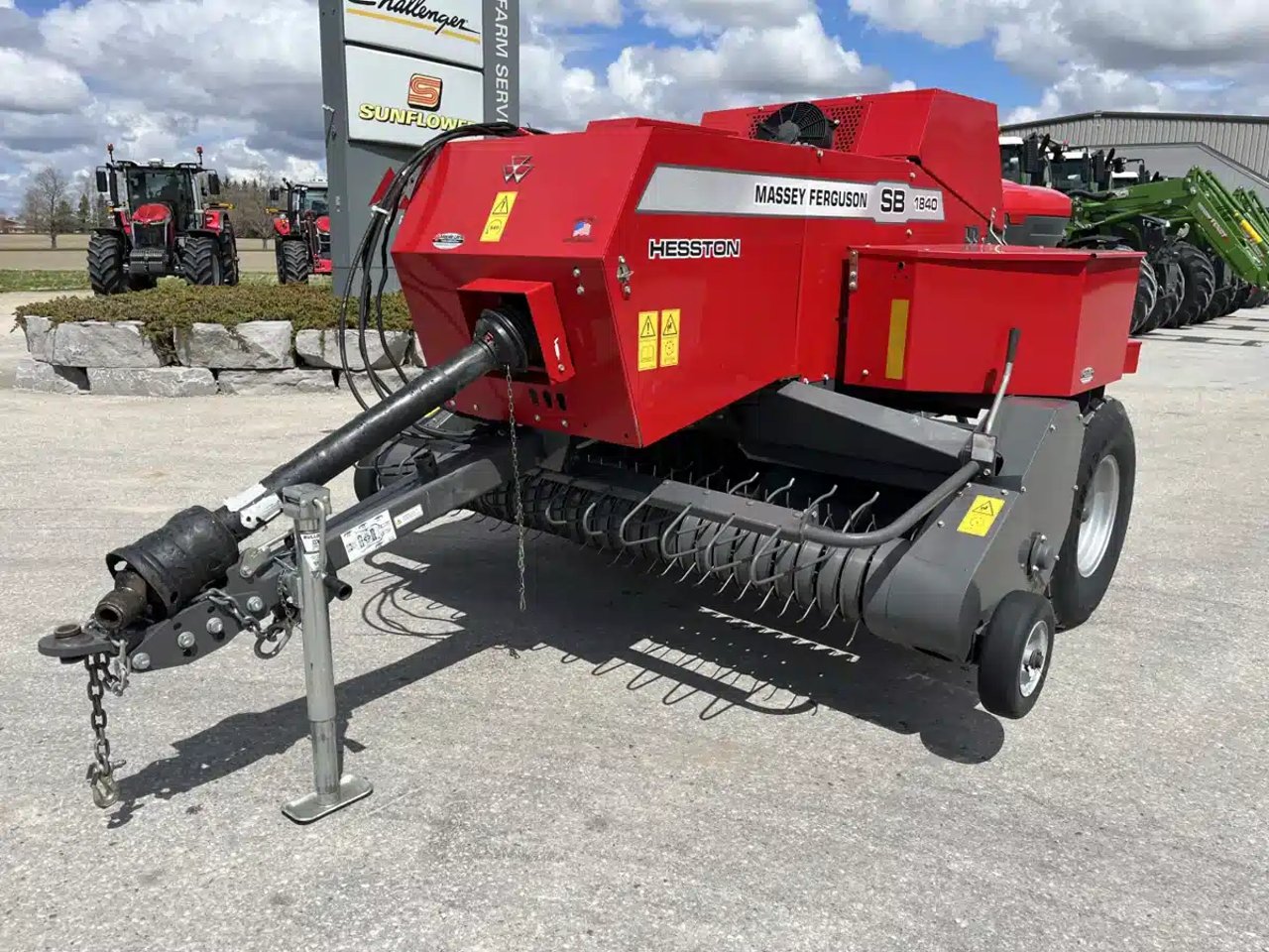 2023 Massey Ferguson 1840 presse à balle carrée - petite